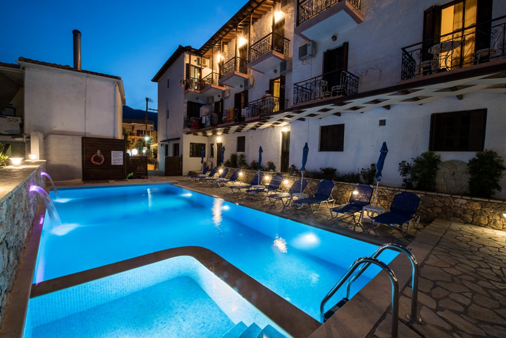 Grcka hoteli letovanje, Lefkada, Perigiali, Hotel Nostos, bazen na otvorenom